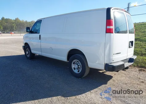2018 Chevrolet Express 2500 Work Van z USA, uszkodzony, nr VIN 1GCWGAFP0J1270311